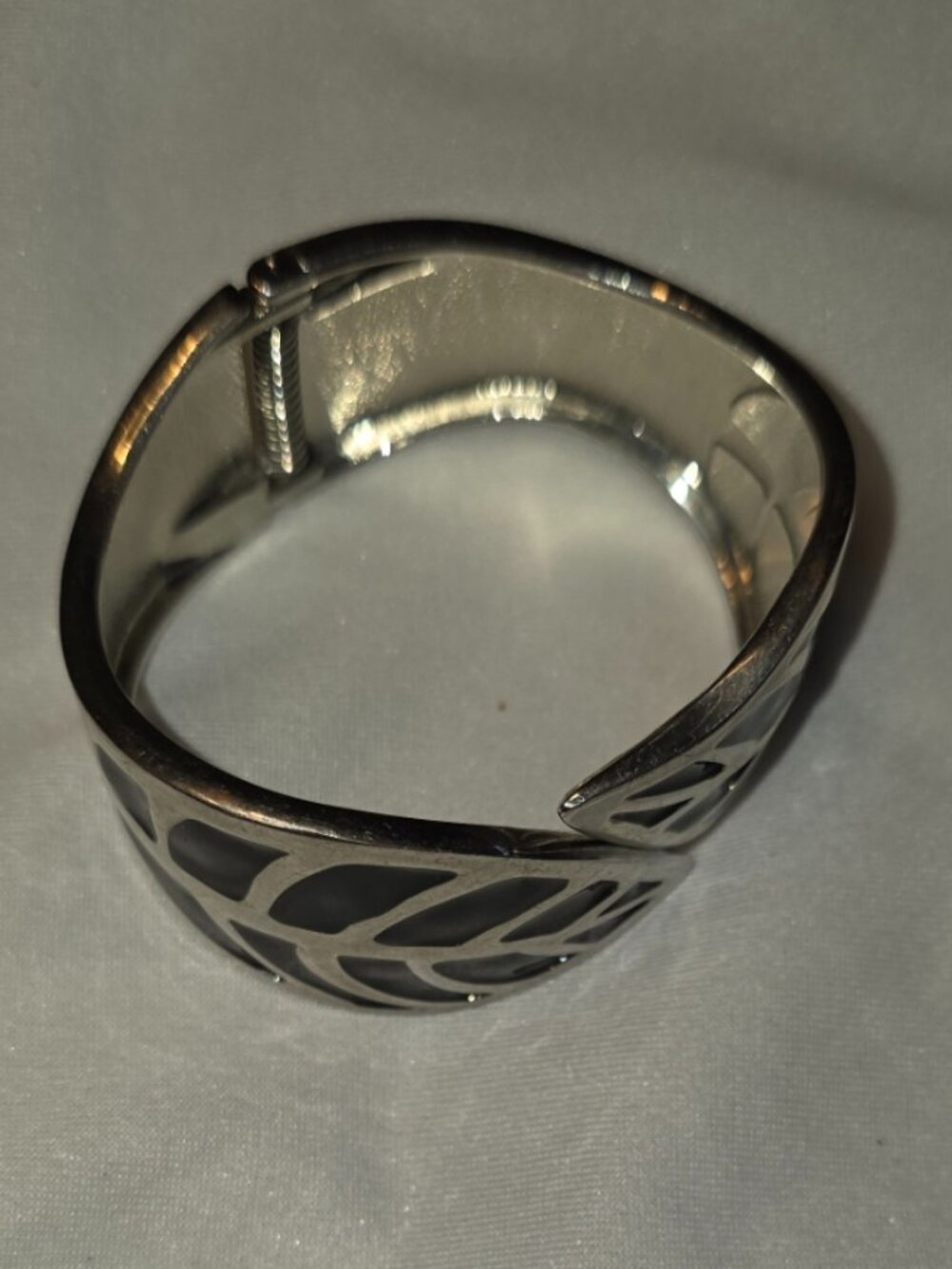 Cuff Bracelet Silver Toned Black Leaf Design Botanical Accessory Earthy Garden - Picture 5 of 11